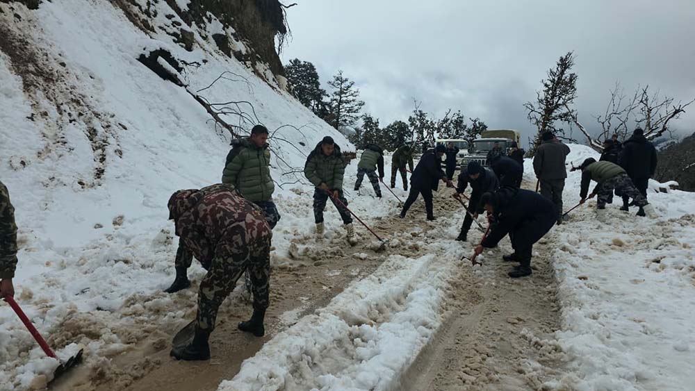 अवरुद्ध मध्यपहाडी लोकमार्ग सूचारू