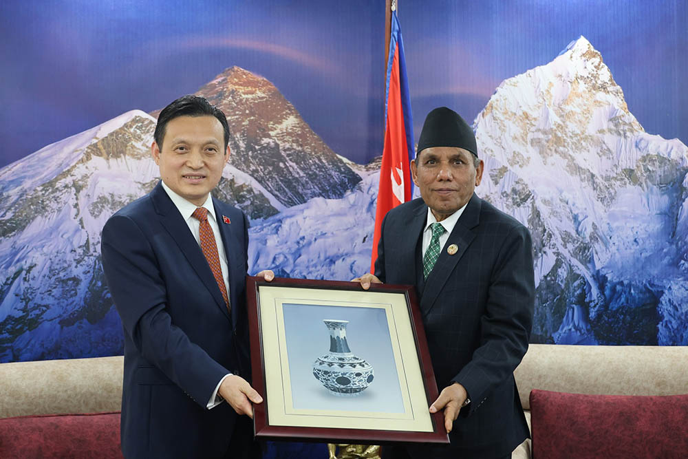 राष्ट्रियसभा अध्यक्ष दाहालसँग चिनियाँ राजदूत माओमिङको शिष्टाचार भेट