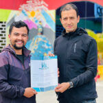 उपहार अब ‘ग्याजेट’ होइन ‘ग्यारेन्टी’ : सन्दिपले मामालाई दिए जीवन बीमालेख उपहार