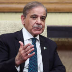 ईन्धन संकटपछि पाकिस्तानमा सरकारी कर्मचारीको तलब ५ देखि ३० प्रतिशतसम्म घट्यो