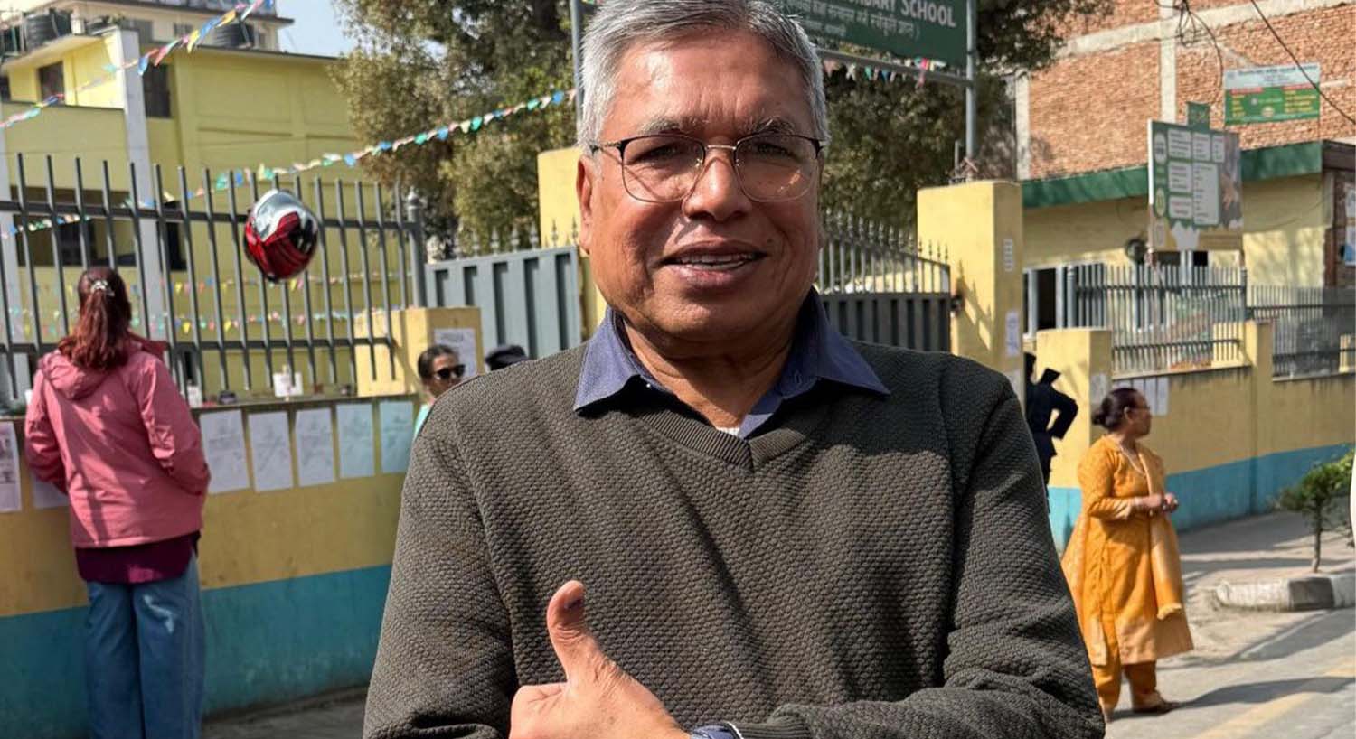 चेम्बर अध्यक्ष अग्रवालद्वारा पद्मकन्या मतदान केन्द्रमा मतदान