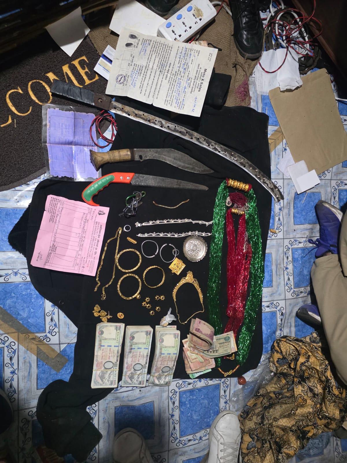 कालोपुलको कोठाबाट गहना चोरी : हतियारसहित दुईजना पक्राउ