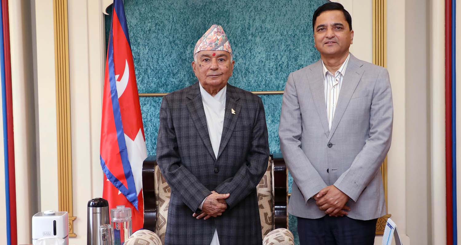 राष्ट्रपति भेट्न शीतल निवास पुगे योगेश भट्टराई