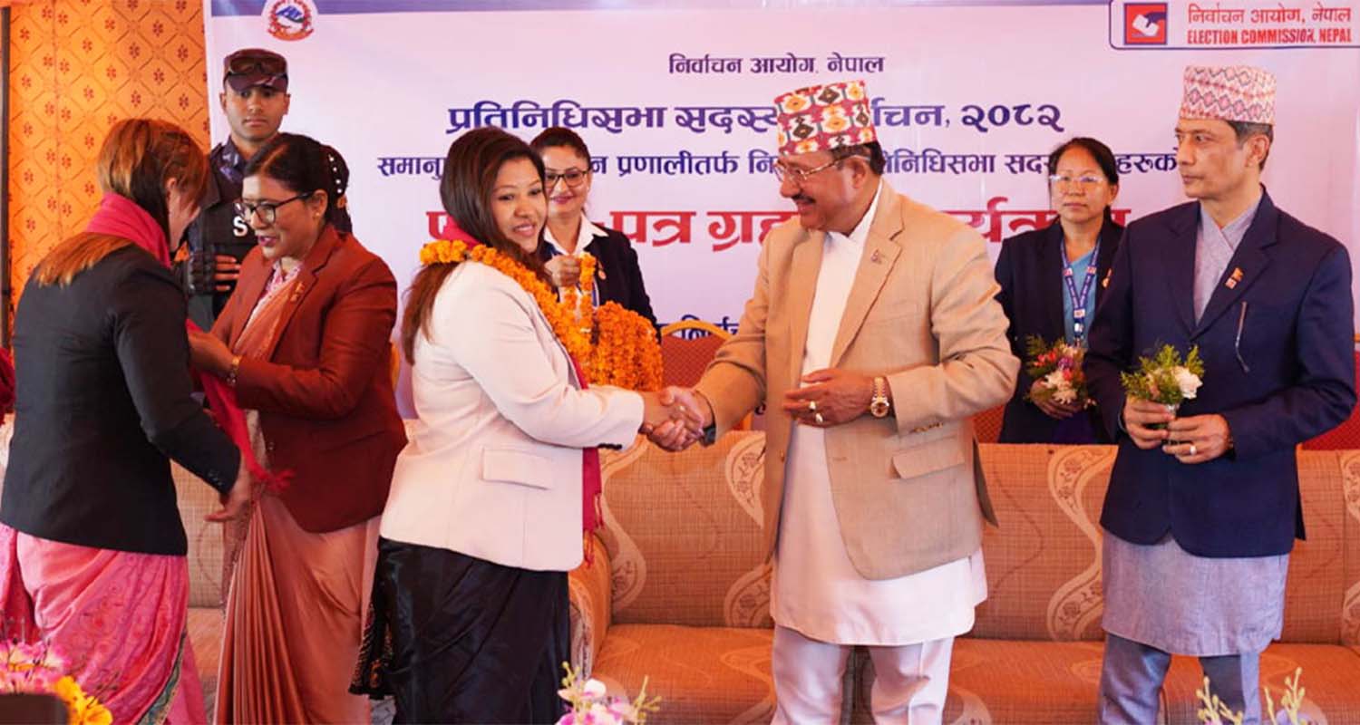 आयोगद्वारा समानुपातिकतर्फ निर्वाचित सांसदहरुलाई प्रमाणपत्र वितरण