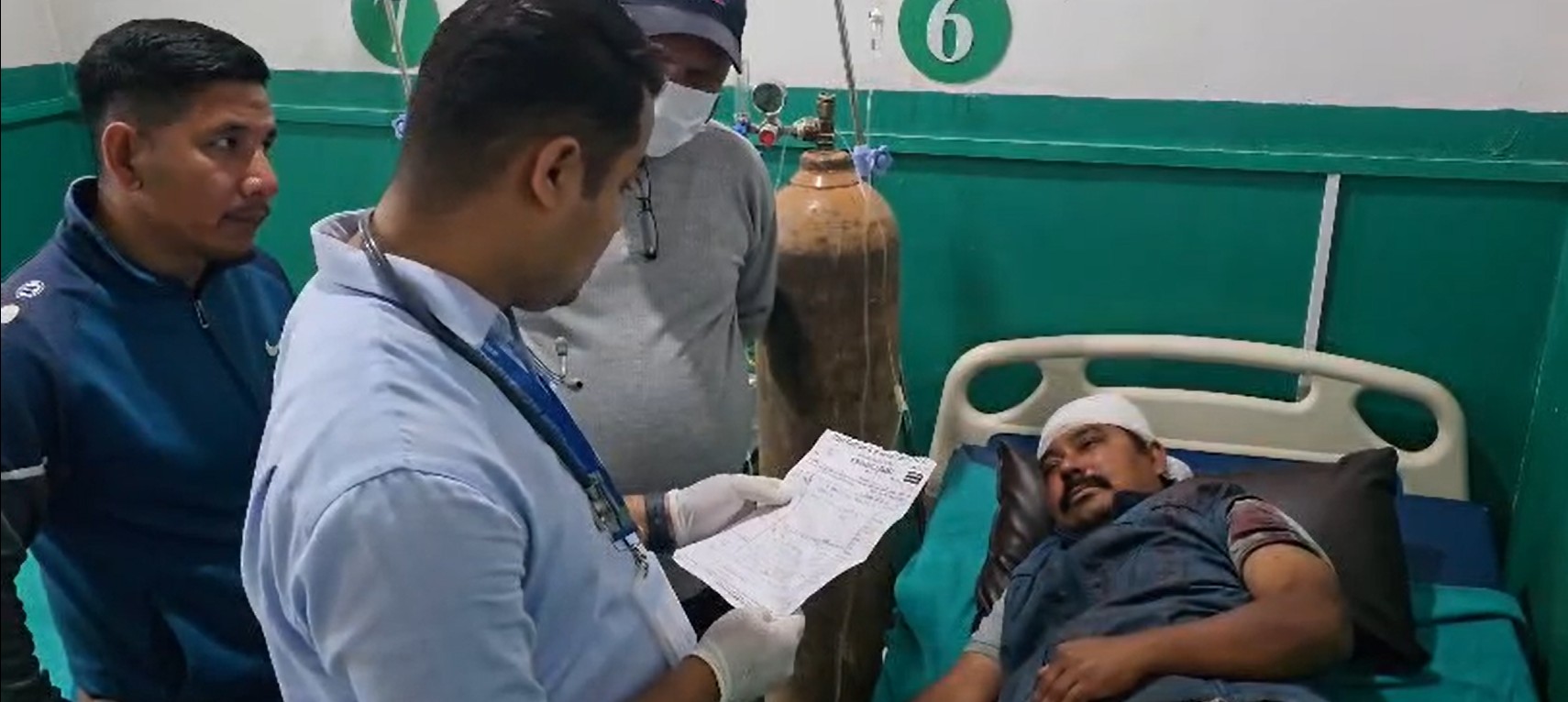 प्रहरीको आक्रमणबाट एमालेका दुई दर्जन बढी नेता–कार्यकर्ता घाइते, प्रहरीबाट उग्र दमन भएको आरोप