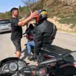 मोटरसाइकल चालकलाई कुटपिट गर्ने कार चालकमाथि अनुसन्धान गर्दै प्रहरी (भिडिओ सहित )