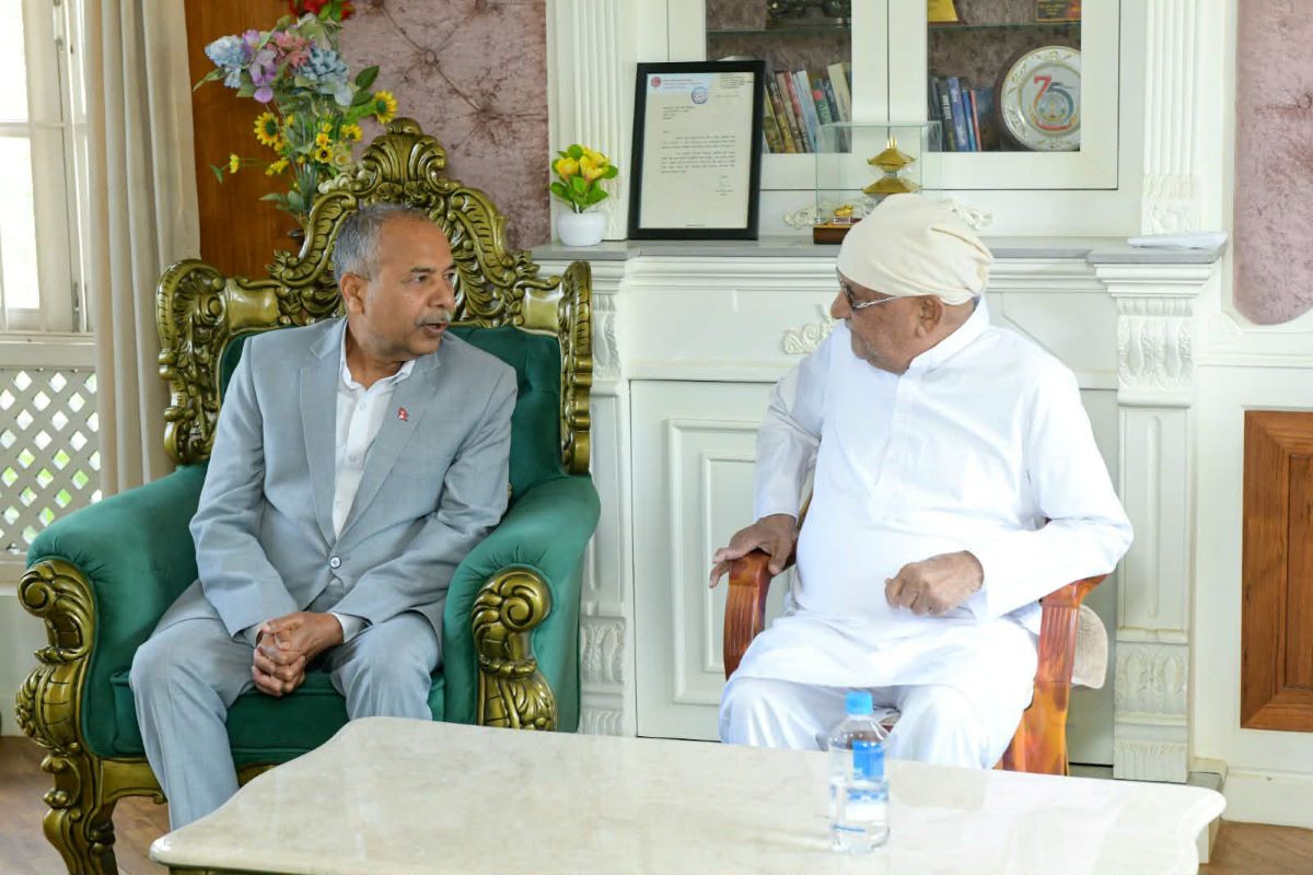 उपराष्ट्रपति यादवले केपी ओलीका पिता मोहनप्रसादलाई दिए श्रद्धाञ्जली