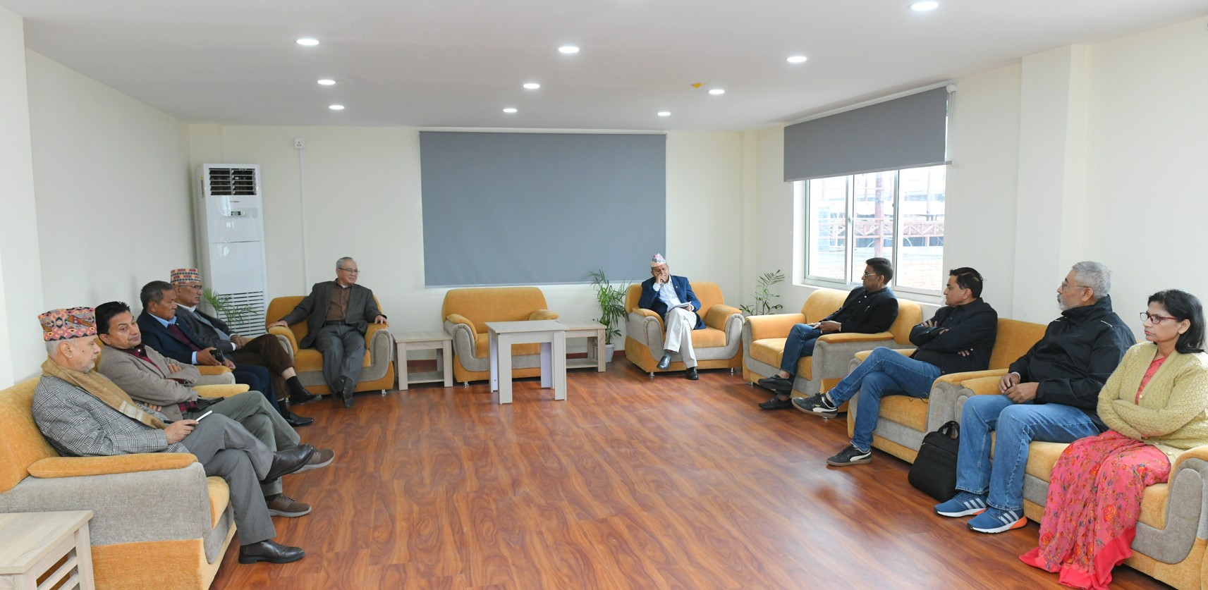 ओली पक्राउ परेपछि एमालेको सचिवालय बैठक सुरु