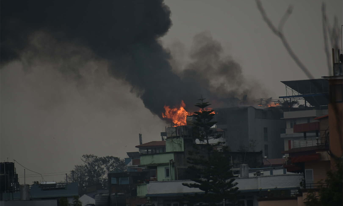दाउरा थकालीमा लागेको आगलागी नियन्त्रणमा