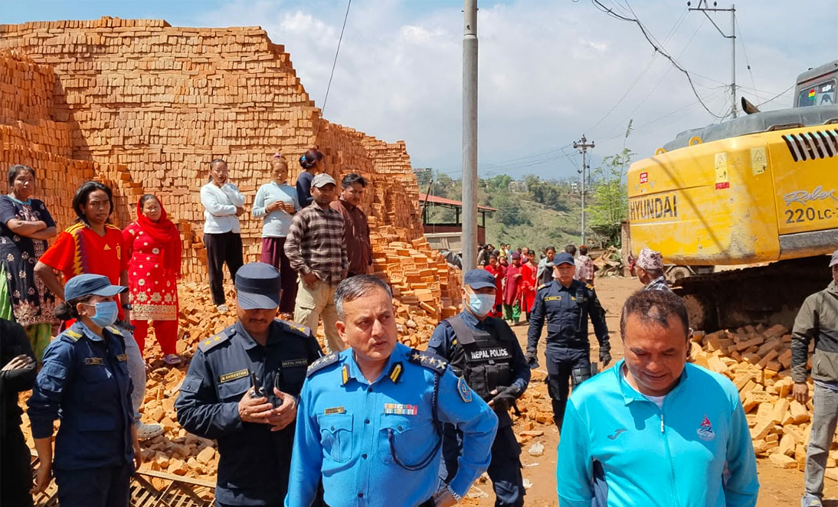 हरिसिद्धीमा इँटाभट्टाको वाल भत्किँदा एक जनाको मृत्यु, चार जना घाइते