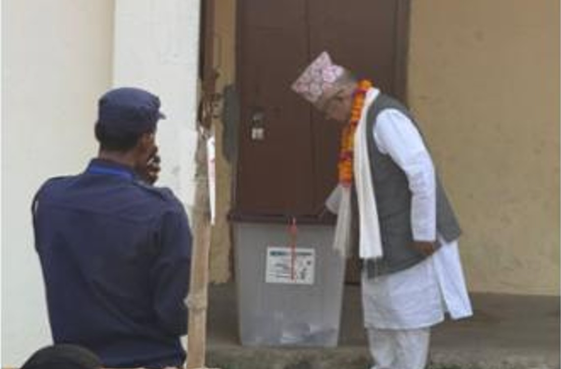 पूर्वप्रधानमन्त्री नेपालले गरे मतदान