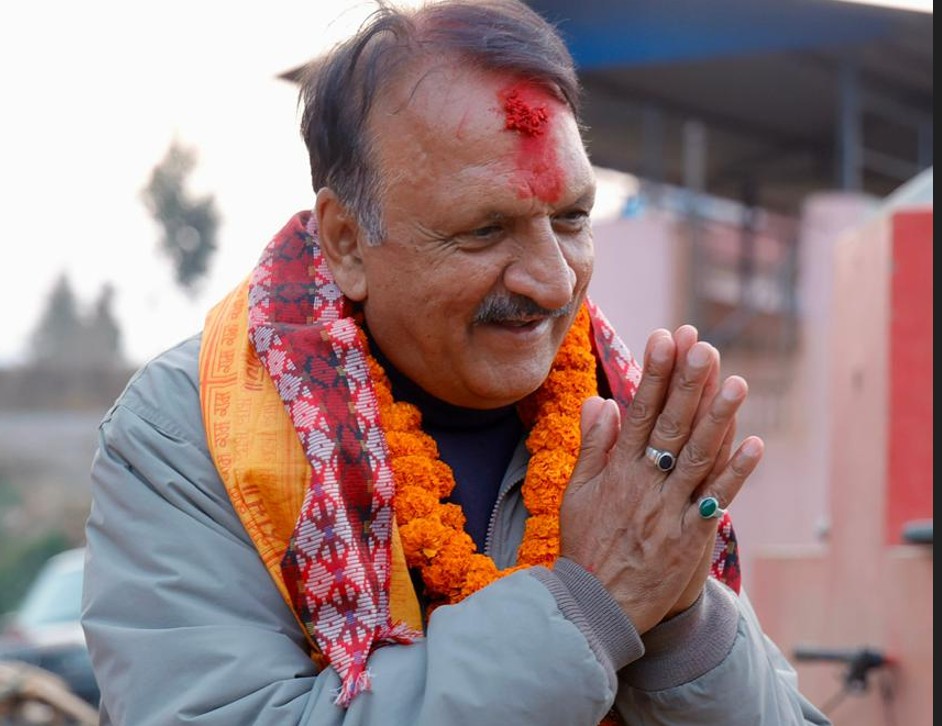 पूर्वअर्थमन्त्री डा. महतले नुवाकोटबाट गरे मतदान