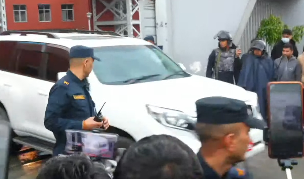 स्वास्थ्य परिक्षणका लागि ओलीलाई अस्पताल लगियो