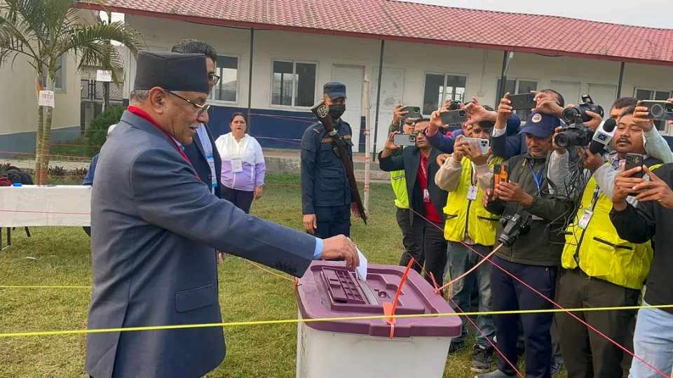 नेकपा संयोजक प्रचण्डले गरे मतदान