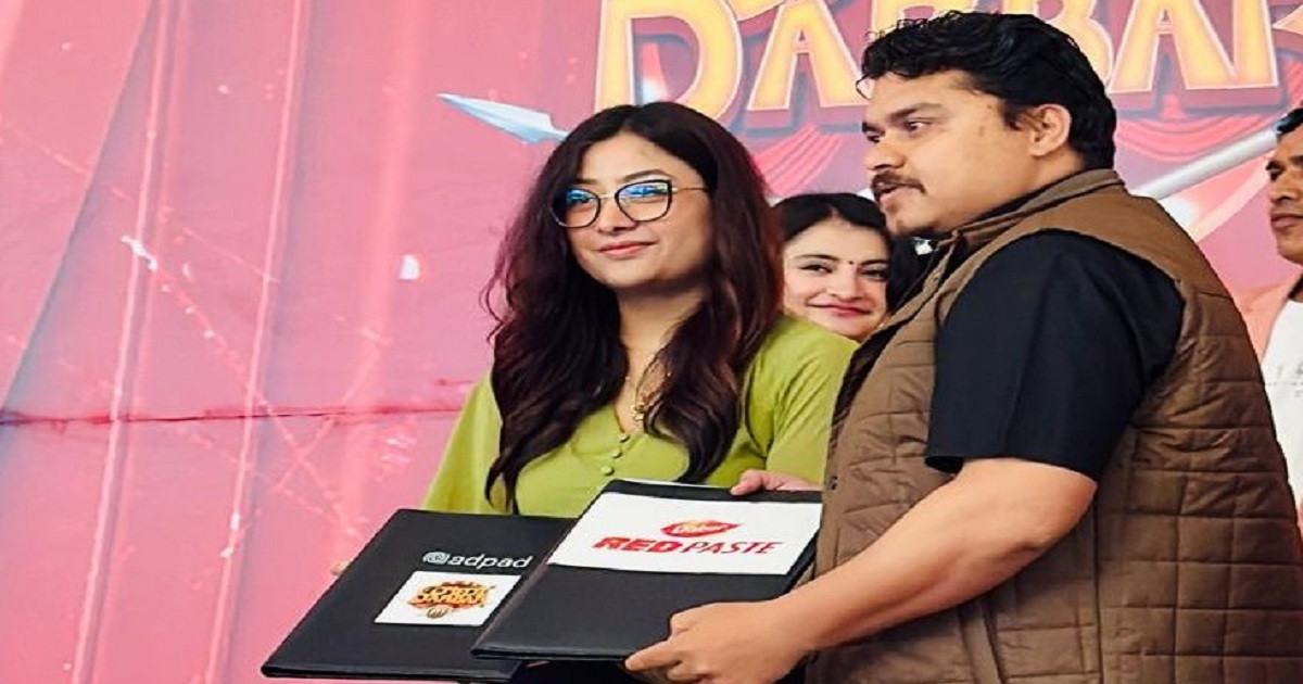 डाबर रेड टुथपेस्ट कमेडी दरबार सिजन ३ सँग आवद्ध