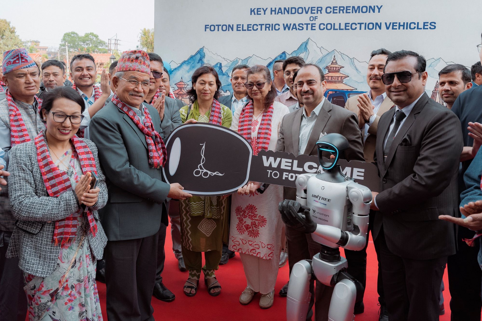 ललितपुर महानगरलाई ११ थान ’फोटोन टिएम १’ हस्तान्तरण