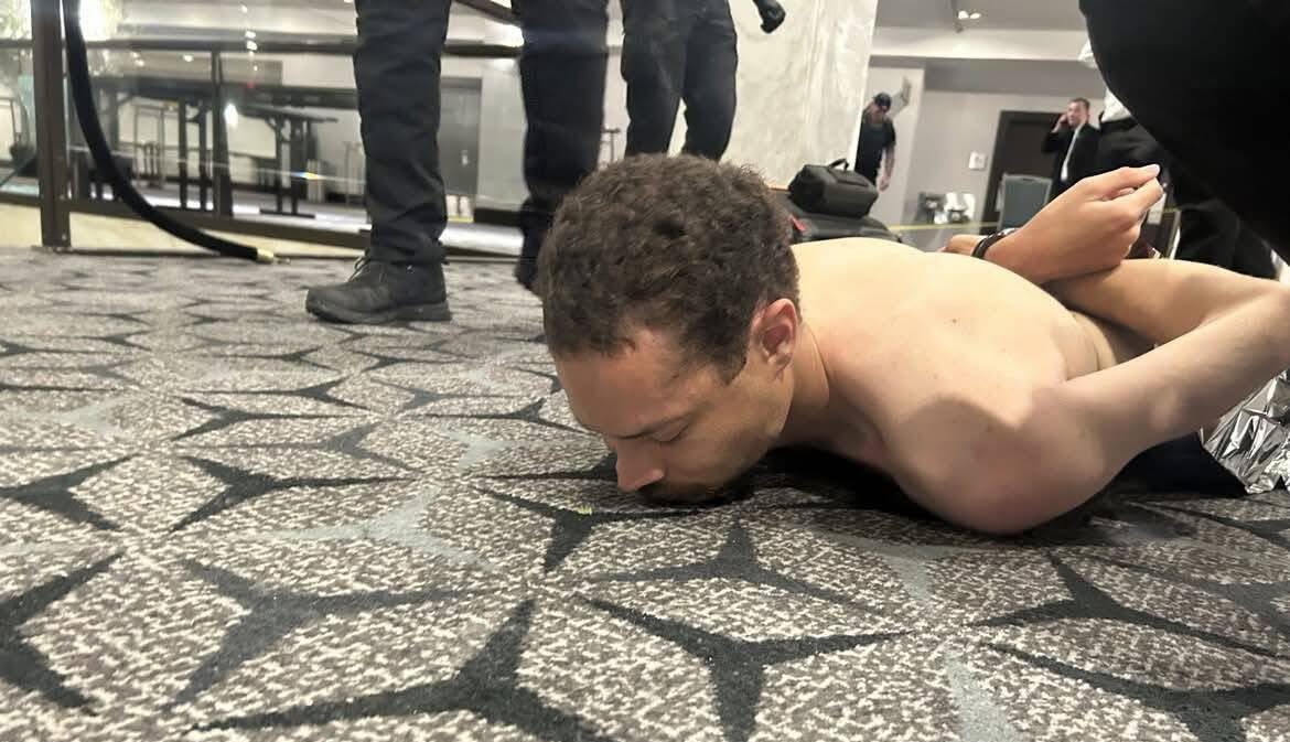 अमेरिकी राष्ट्रपति डोनाल्ड ट्रम्प सहभागी डिनरमा गोली प्रहारमा संलग्न व्यक्ति को हुन् ?