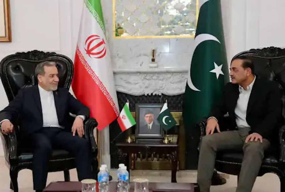 इरानका विदेशमन्त्री अराघची र पाकिस्तानी सेना प्रमुख मुनीरबीच भेटवार्ता