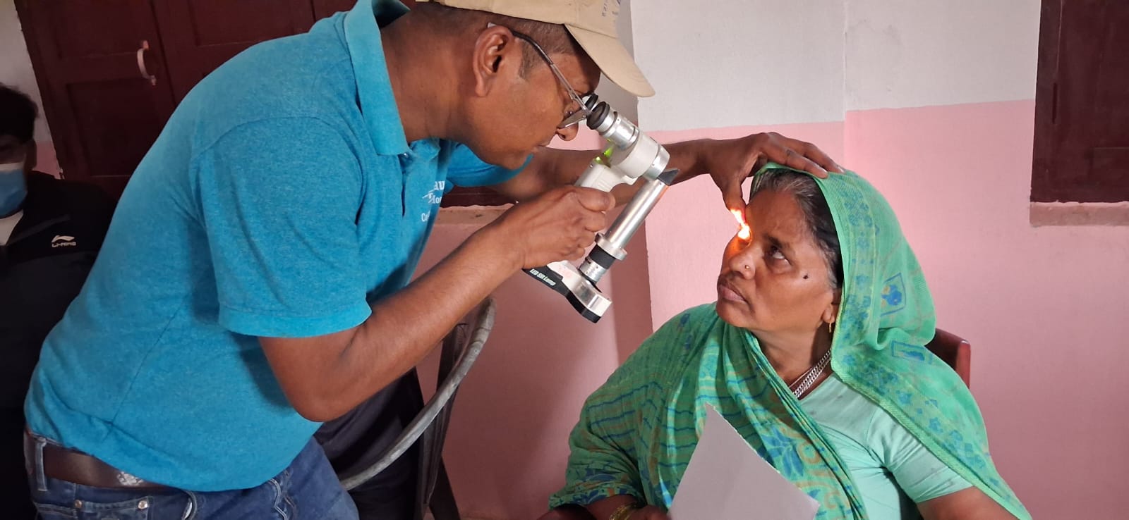 ज्योति विकास बैंकद्वारा सप्तरीका स्थानीयहरुलाई मोतिबिन्दुको नि:शुल्क शल्यक्रिया सेवा