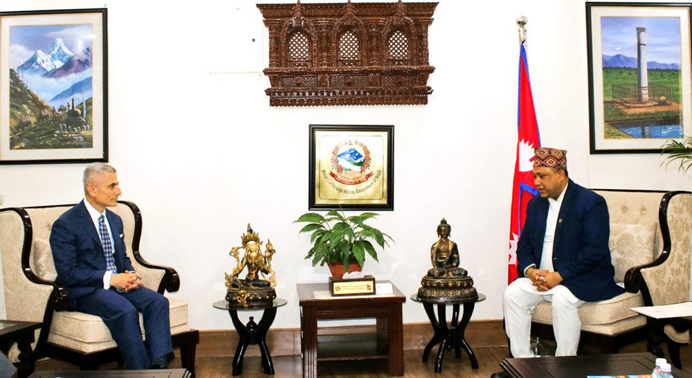 अमेरिकी मन्त्री भेटघाटमा व्यस्त : पहिले शिशिर, पछि स्वर्णिम