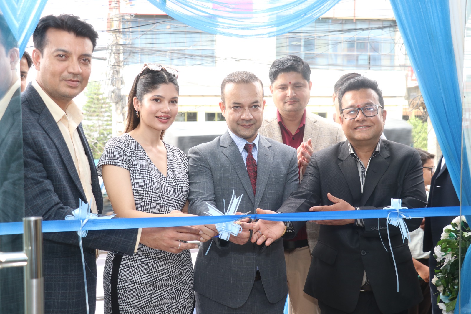 ललितपुरमा कजारियाको नयाँ शोरुम उद्घाटन