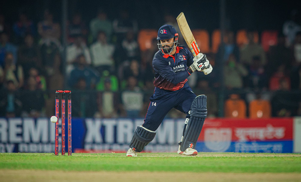 युएईविरूद्ध ब्याटिङ गरिरहेको नेपाल समस्यामा, ७२ रनमै गुमायो ४ विकेट