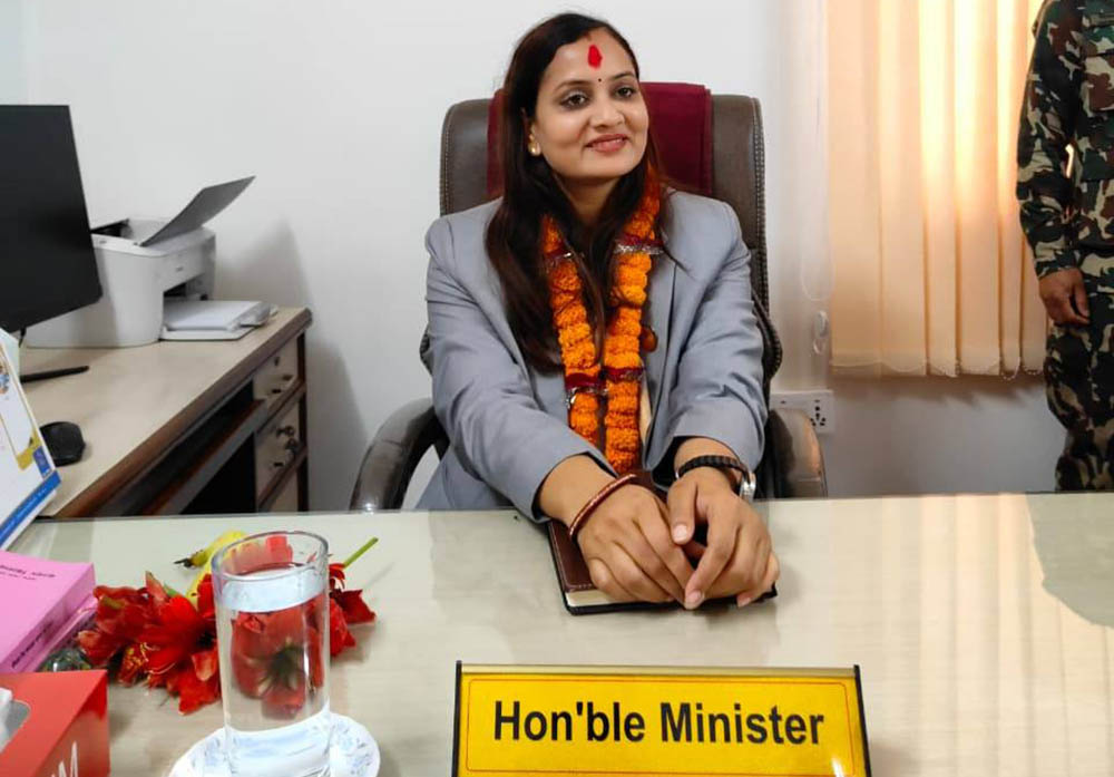 प्रधानमन्त्री बालेनले स्वास्थ्य मन्त्री मेहतालाई गराए सचेत