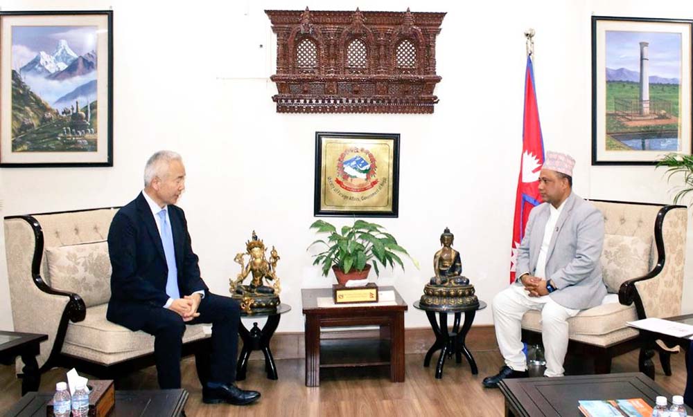 परराष्ट्रमन्त्री खनालसँग जापानका राजदूत तोरुको शिष्टाचार भेट