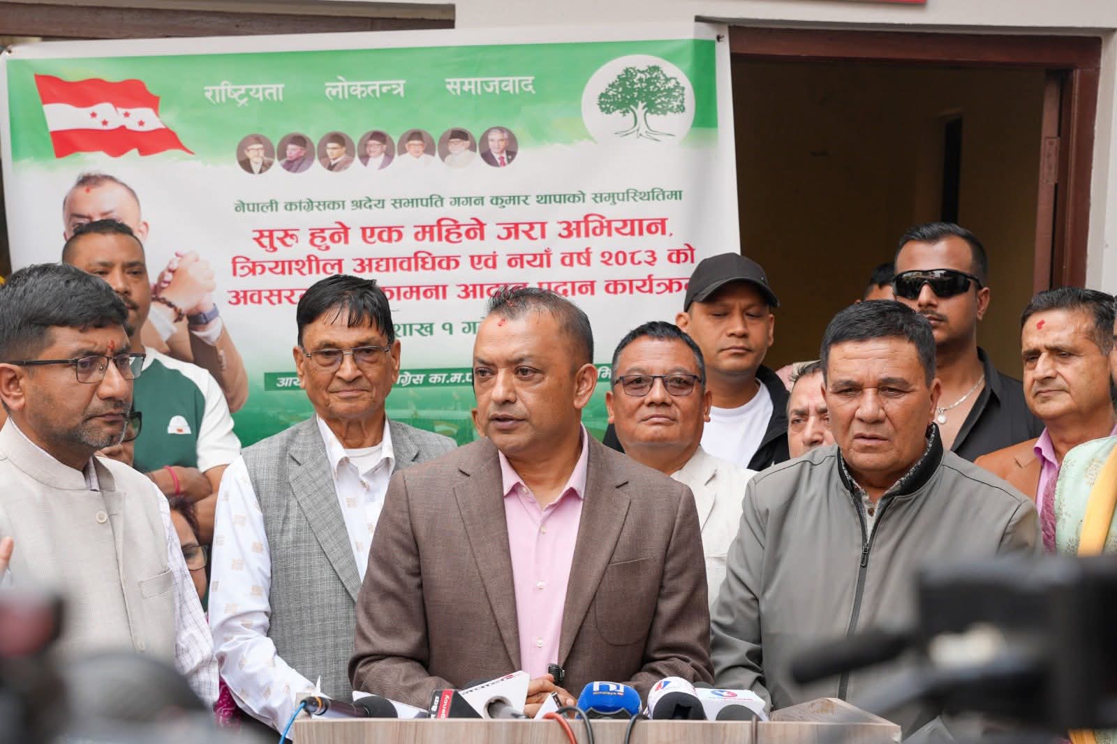 पार्टीमा अनाधिकृत गतिबिधि नगर्न गगन थापाको चेतावनी