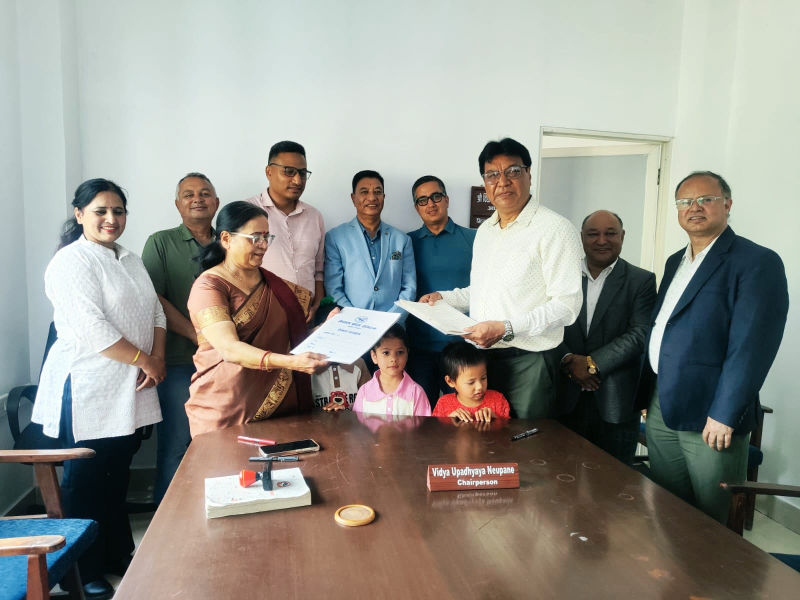 भानुभक्त मेमोरियलमा ३ बालिकालाई छात्रवृत्ति, पूर्वविद्यार्थी समाज र नेपाल बाल संगठनबीच सम्झौता