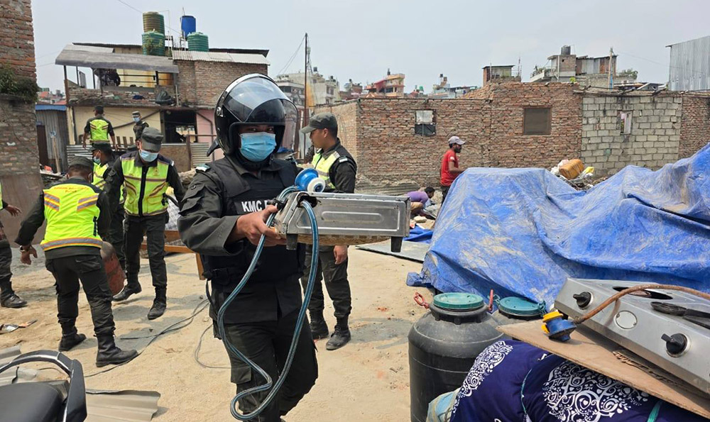 मनोहरा क्षेत्रका करिव ८० प्रतिशतले आफैँ बस्ती छोडे