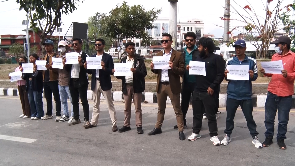 पेट्रोलियम पदार्थको मूल्यवृद्धिको विरोधमा काठमाडौंमा प्रदर्शन