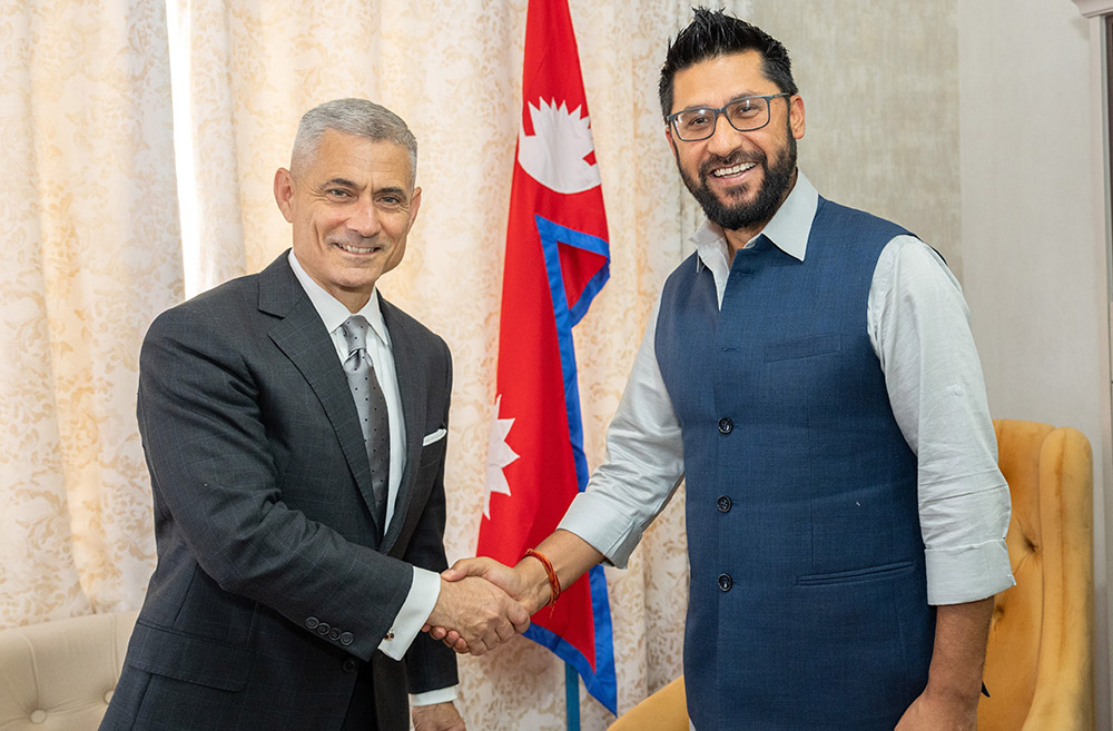 रास्वपा सभापति लामिछानेसँग अमेरिकी सहायक विदेशमन्त्री कपुरको भेटवार्ता