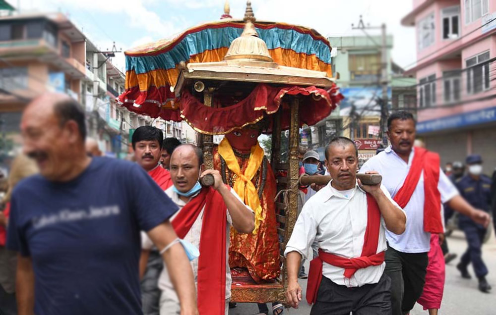 रातो मच्छिन्द्रनाथको रथारोहण