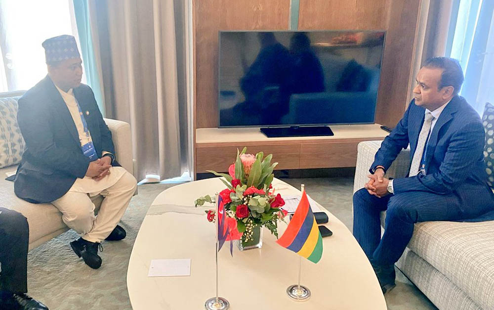 परराष्ट्रमन्त्री खनालको मौरिससका समकक्षी रामफुलसँग भेटवार्ता