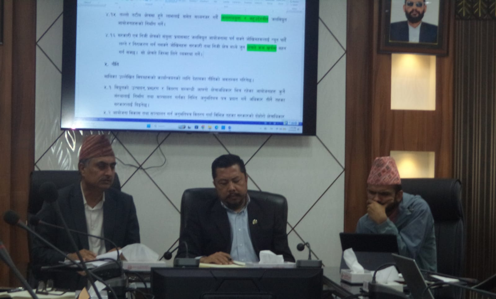 ऊर्जामन्त्री श्रेष्ठले सुरु गरे विद्युत् नीतिको मस्यौदा माथि छलफल