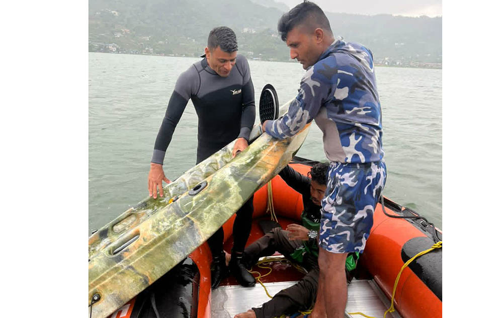 हावाहुरी चलेपछि फेवातालमा बोट पल्टियो, एक जनाको सकुशल उद्धार