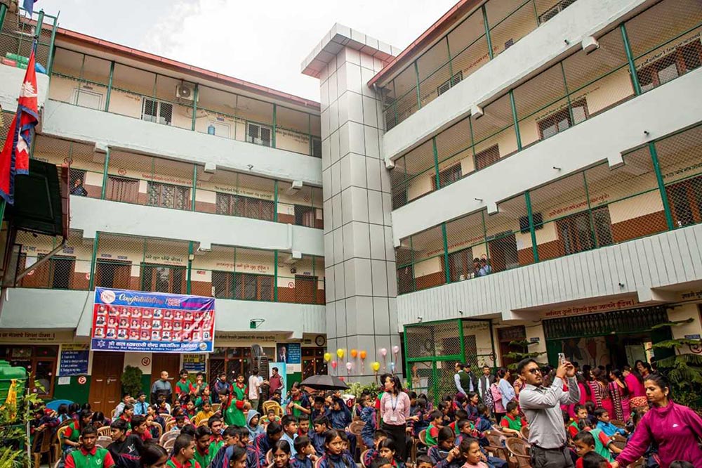महानगरले लिफ्ट राखेपछि बाल व्यवसायी केन्द्र माविका सबै कक्षा कोठामा दृष्टिविहिन तथा व्हीलचेयर प्रयोगकर्ता विद्यार्थीको पहुँच