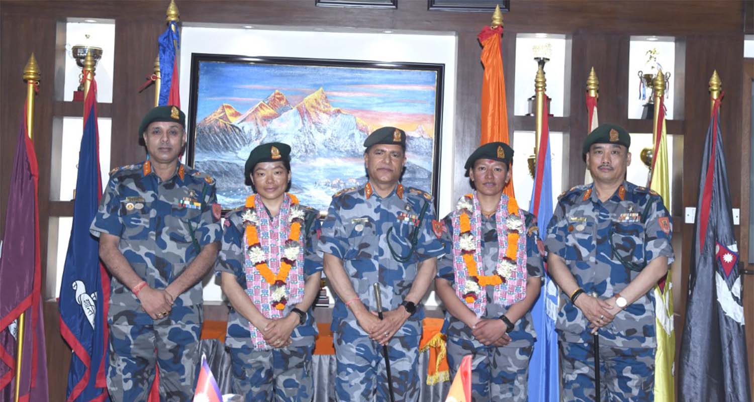 हिमाल आरोही सशस्त्र प्रहरीका दुई महिला कर्मचारीलाई एक तह बढुवा