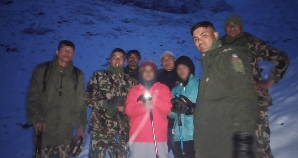 मुस्ताङमा हिउँमा फसेका दुई पर्यटकको सकुशल उद्दार