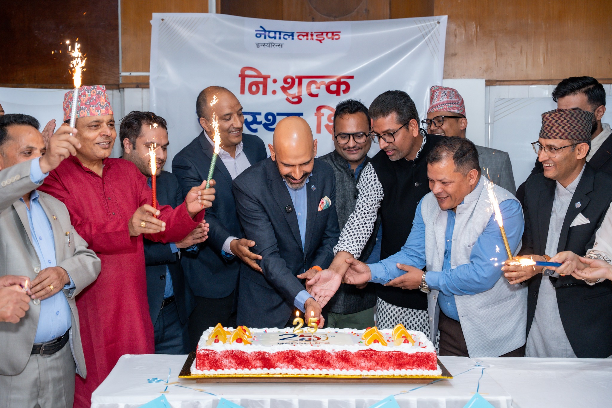 नेपाल लाइफद्वारा वार्षिकोत्सबको अवसरमा नि:शुल्क  स्वास्थ्य सिविर एवं देशभर रक्तदान कार्यक्रम