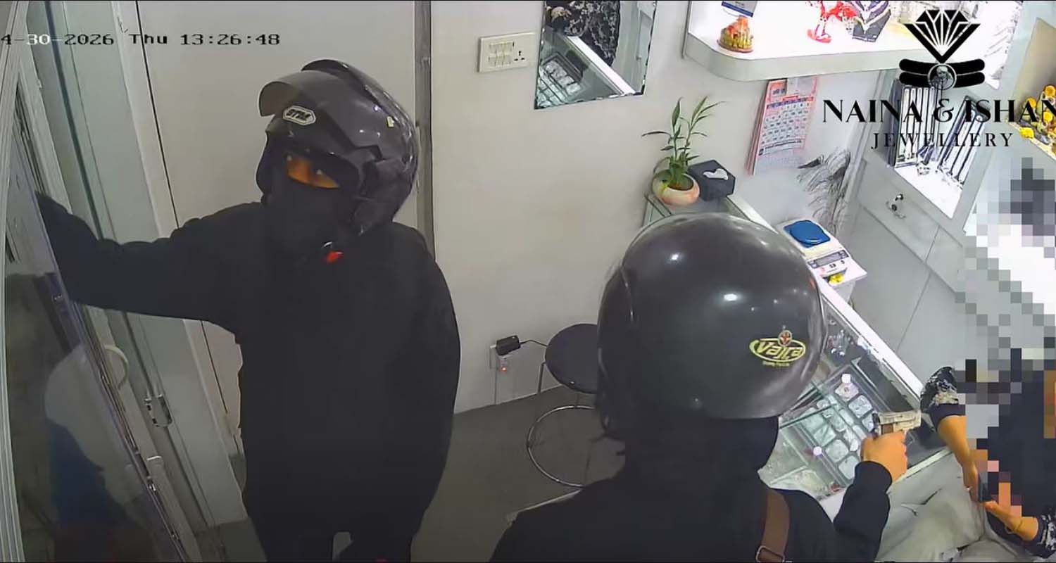 पेस्तोल देखाएर सुनचाँदी पसल लुट्न खोज्ने तीन जना पक्राउ (भिडिओ सहित)
