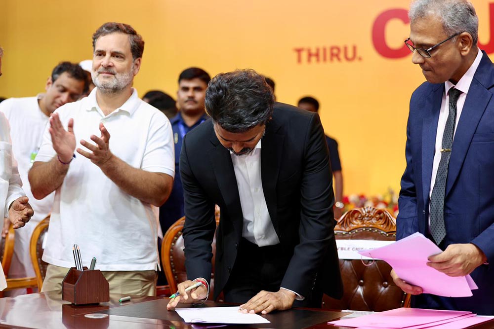 मुख्यमन्त्री विजय थलापतिको घोषणा : २०० युनिट विजुली निःशुल्क, महिला सुरक्षाका लागि विशेष दस्ता