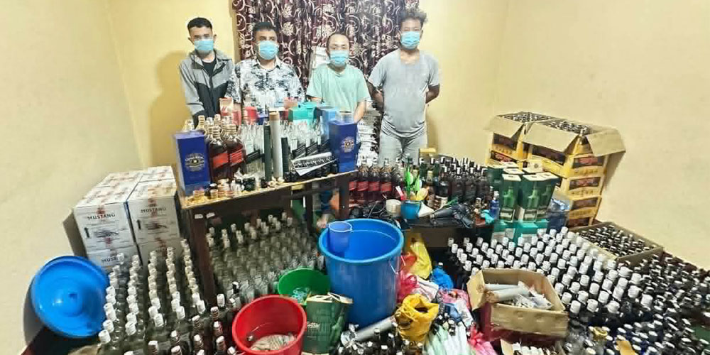नक्कली ब्राण्डेड मदिरा बनाउने ठाउँमा सशस्त्र प्रहरीको छापा, चार जना पक्राउ