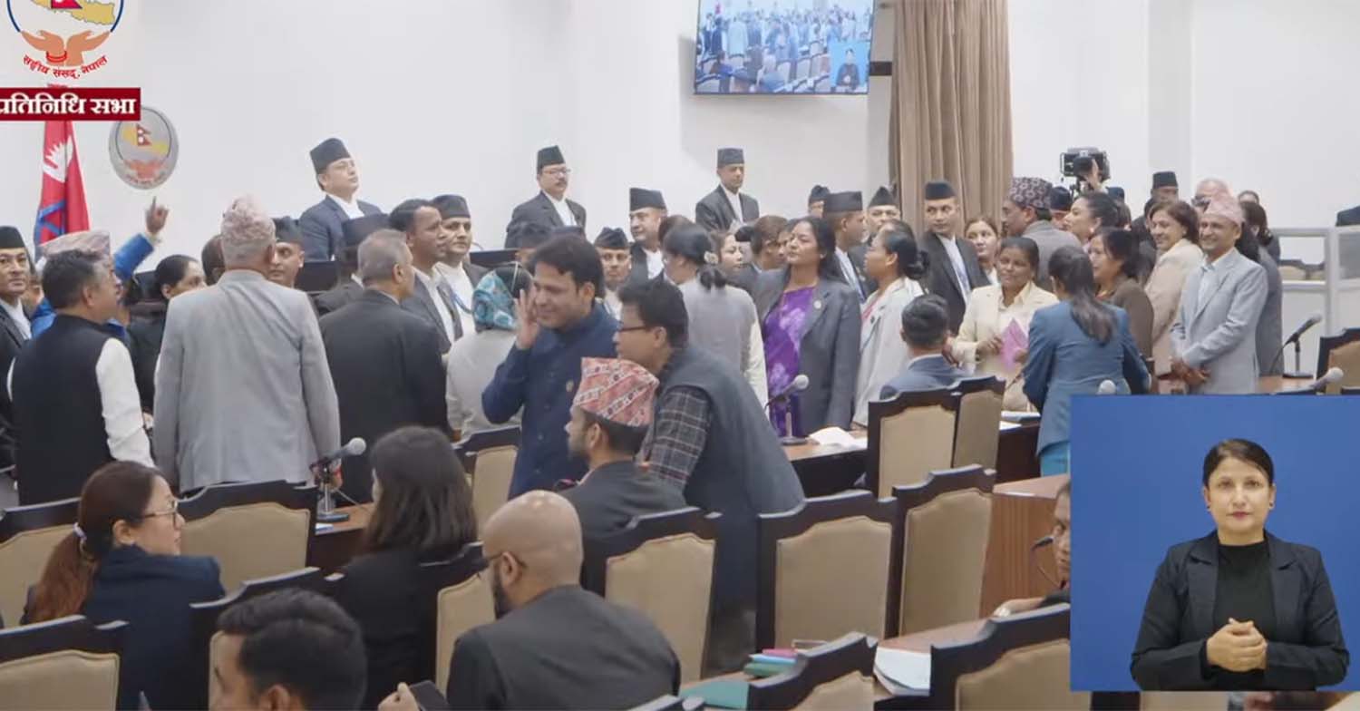 अवरोधबीच सभामुखले चलाए संसद बैठक, विपक्षीले गरे वेल घेराउ