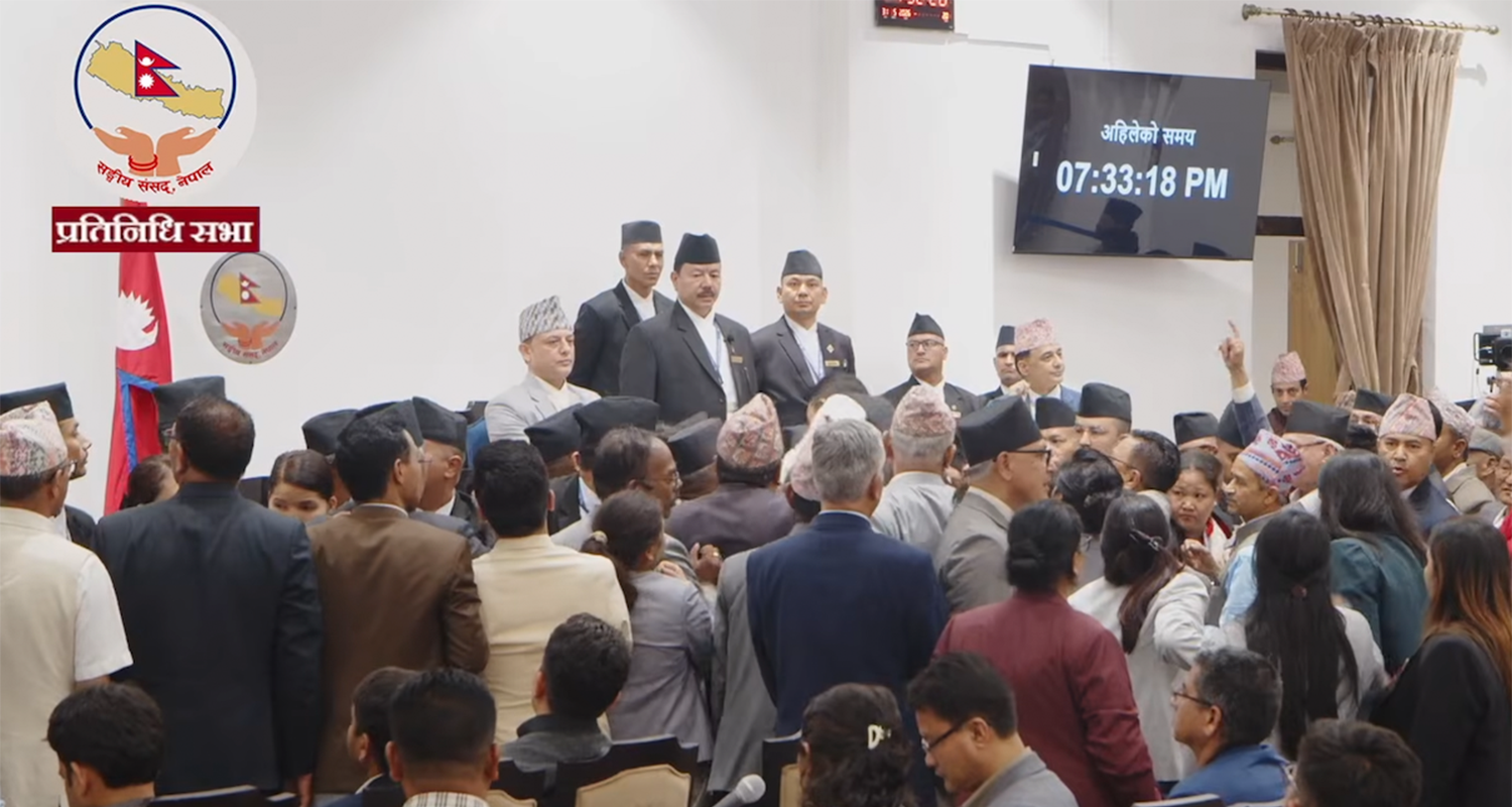विपक्षी दलहरूद्वारा प्रतिनिधिसभाको रोस्ट्रम घेराउ