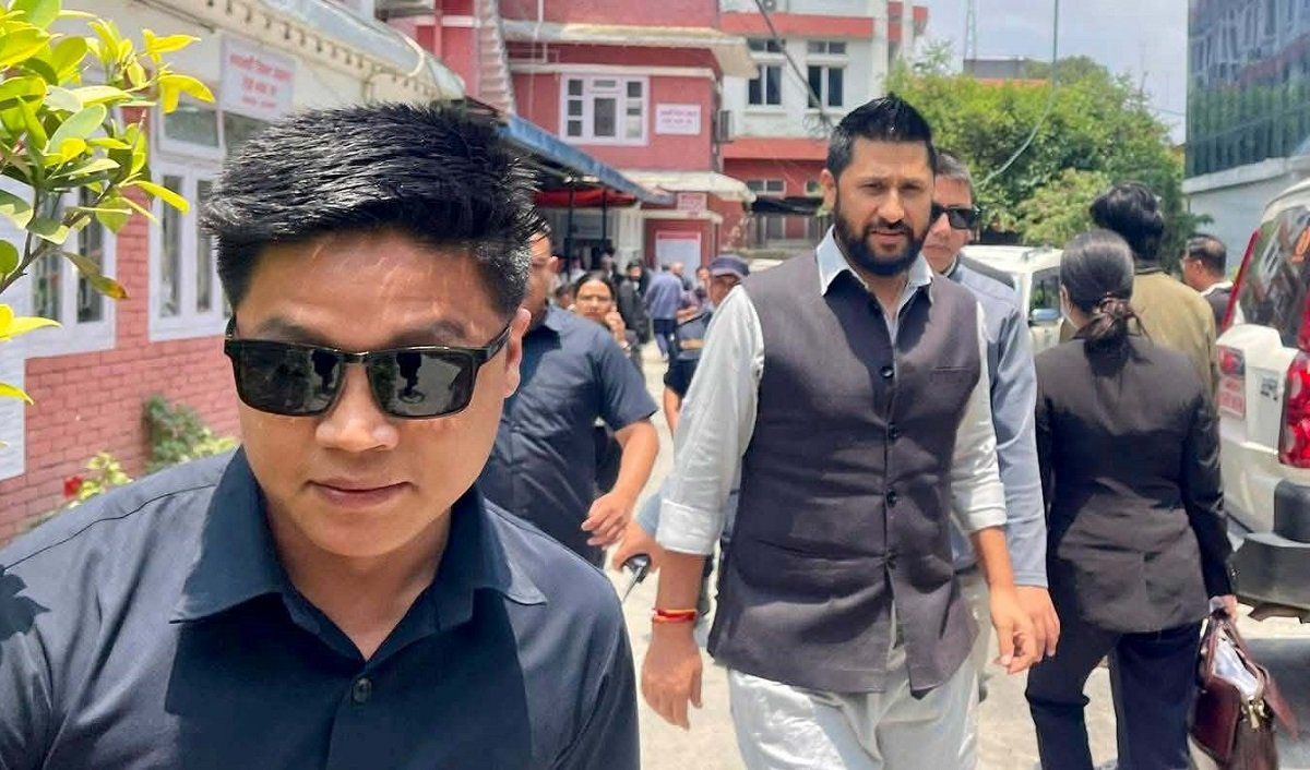 अदालतमा तारेख बुझेर फर्किए रवि लामिछाने