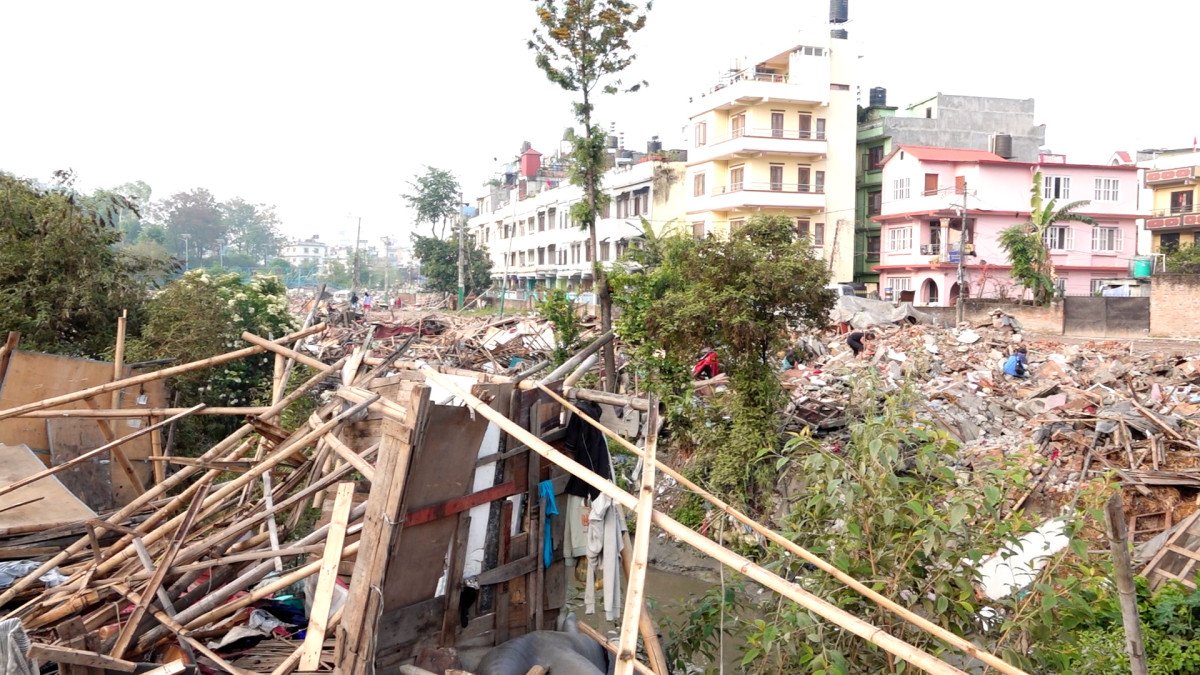 सिनामंगल क्षेत्रका अनधिकृत संरचनामा डोजर परिचालन