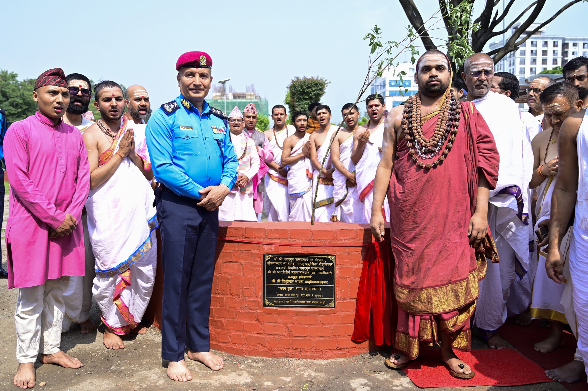 जगद्गुरू शंकराचार्यको नेपाल प्रहरी प्रधान कार्यालय भ्रमण (फोटो फिचर)