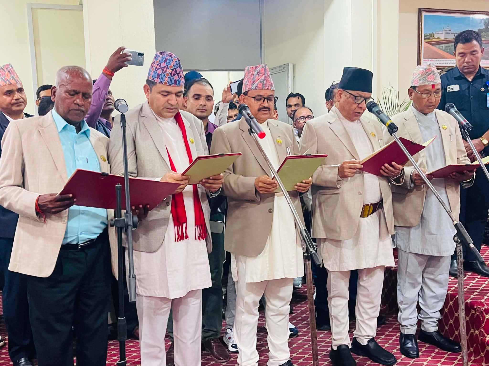 लुम्बिनीमा मन्त्रिपरिषद् पुनर्गठन, नवनियुक्त पाँच मन्त्रीले लिए शपथ